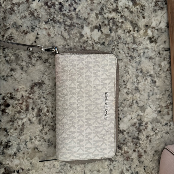 Michael Kors Wallet - Picture 2 of 3